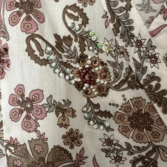 Women’s Cato blouse with beads on the front t and wrap tie in the back. Size L - Picture 4 of 13